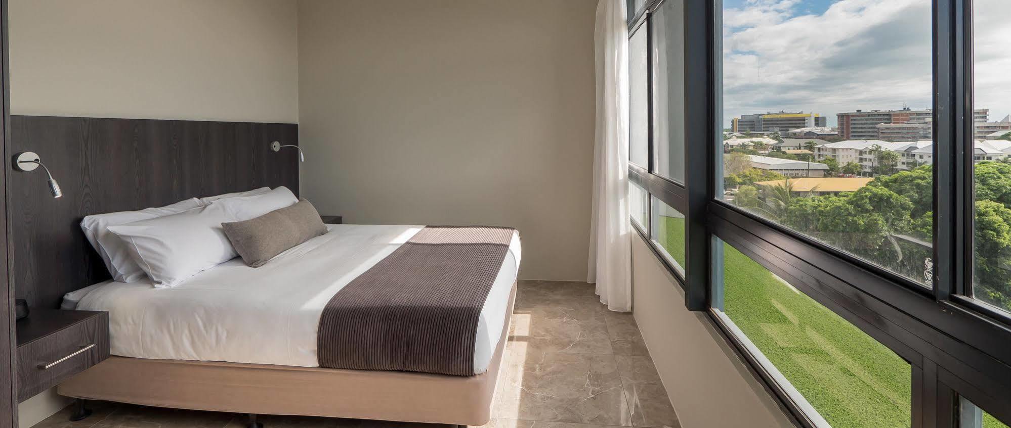 Sunshine Tower Hotel Cairns Bagian luar foto