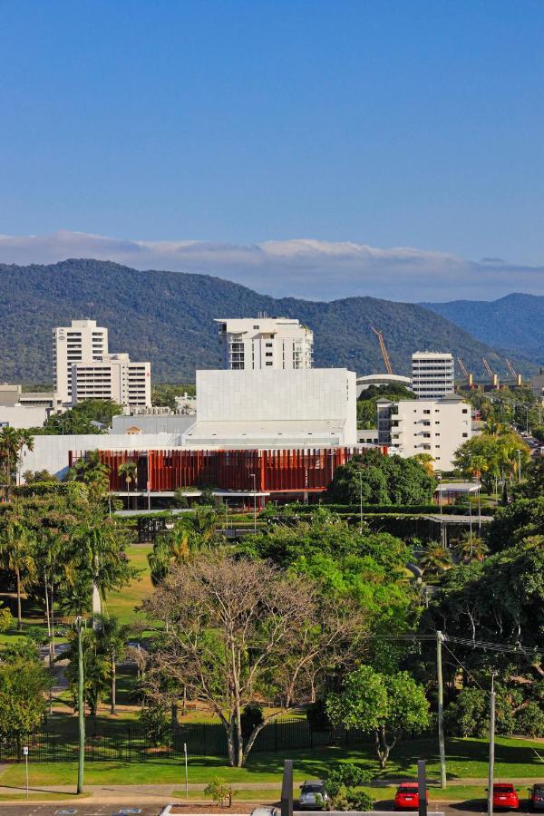 Sunshine Tower Hotel Cairns Bagian luar foto